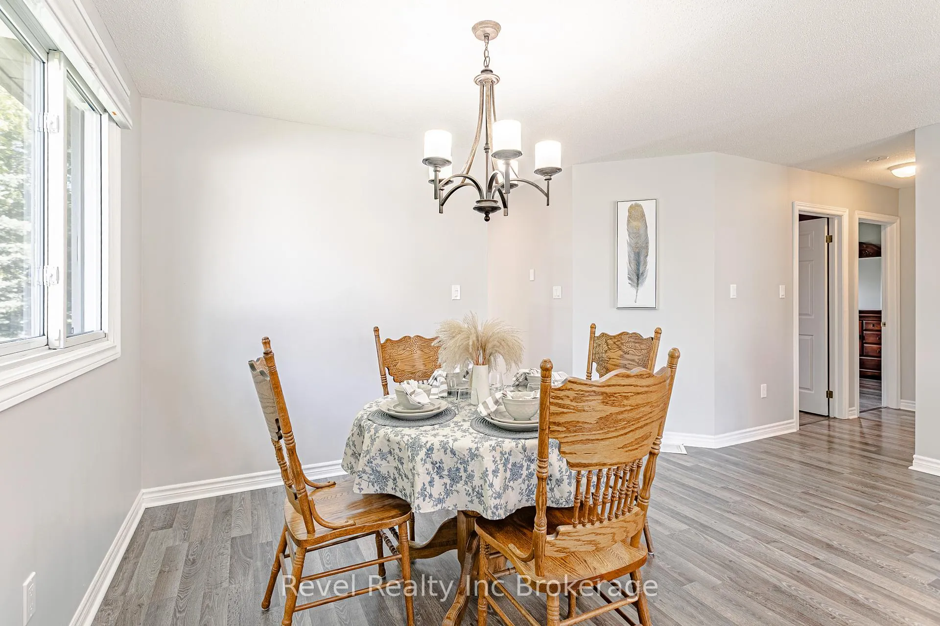 Photo 11 of 7 Childerhose Crescent, Brantford, Lynden Hills — HOMEH