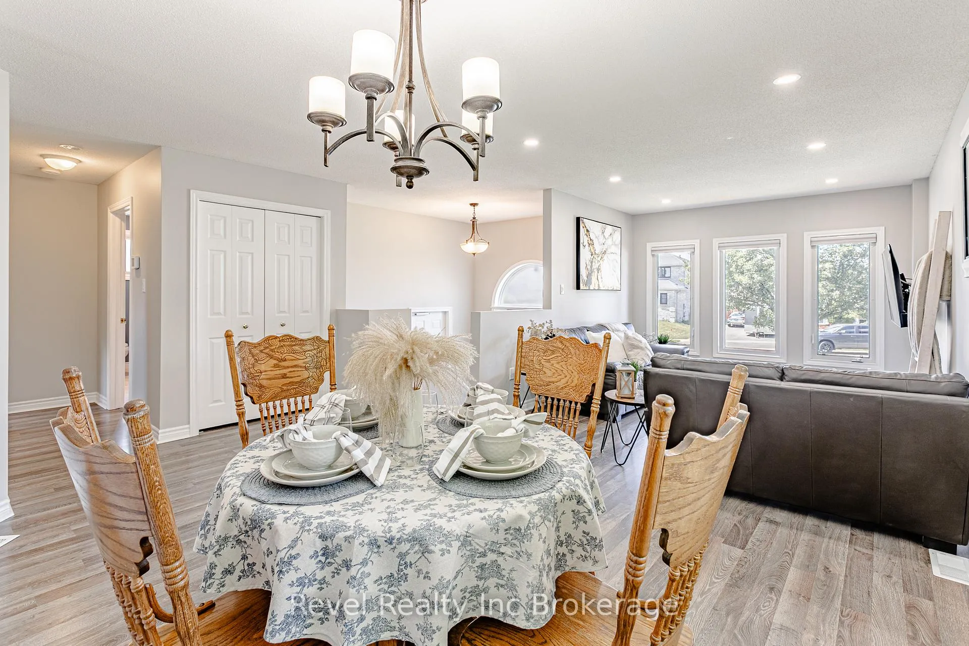 Photo 12 of 7 Childerhose Crescent, Brantford, Lynden Hills — HOMEH
