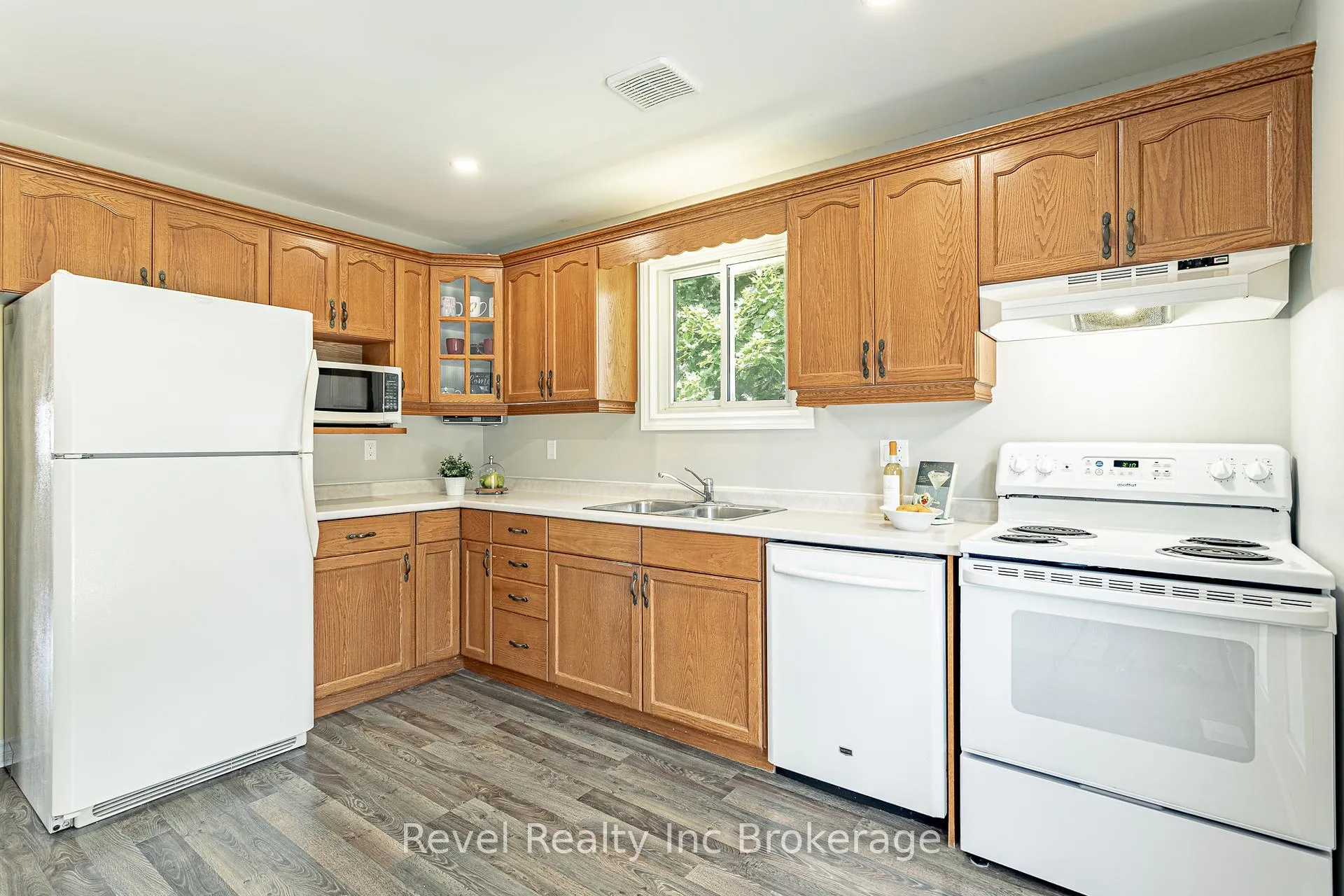 Photo 14 of 7 Childerhose Crescent, Brantford, Lynden Hills — HOMEH