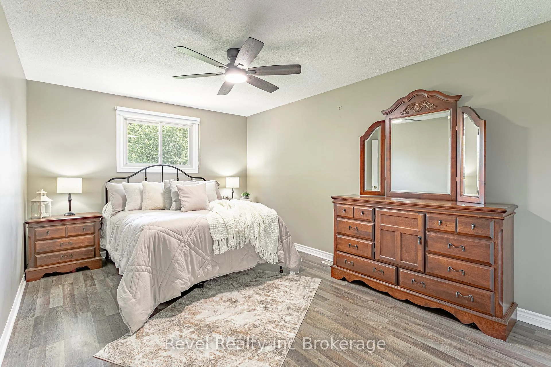 Photo 16 of 7 Childerhose Crescent, Brantford, Lynden Hills — HOMEH