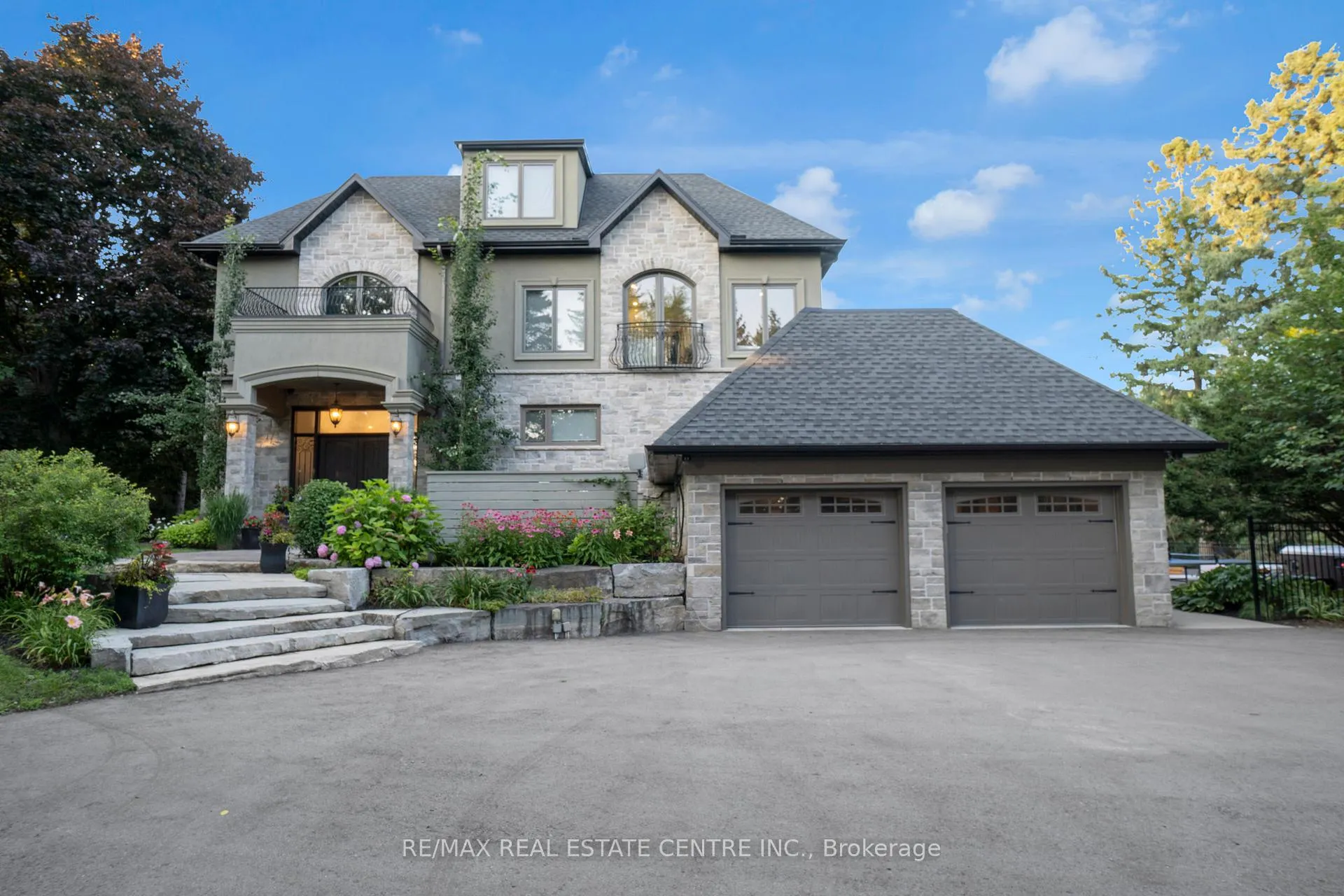 Front of 1175 Derry Road