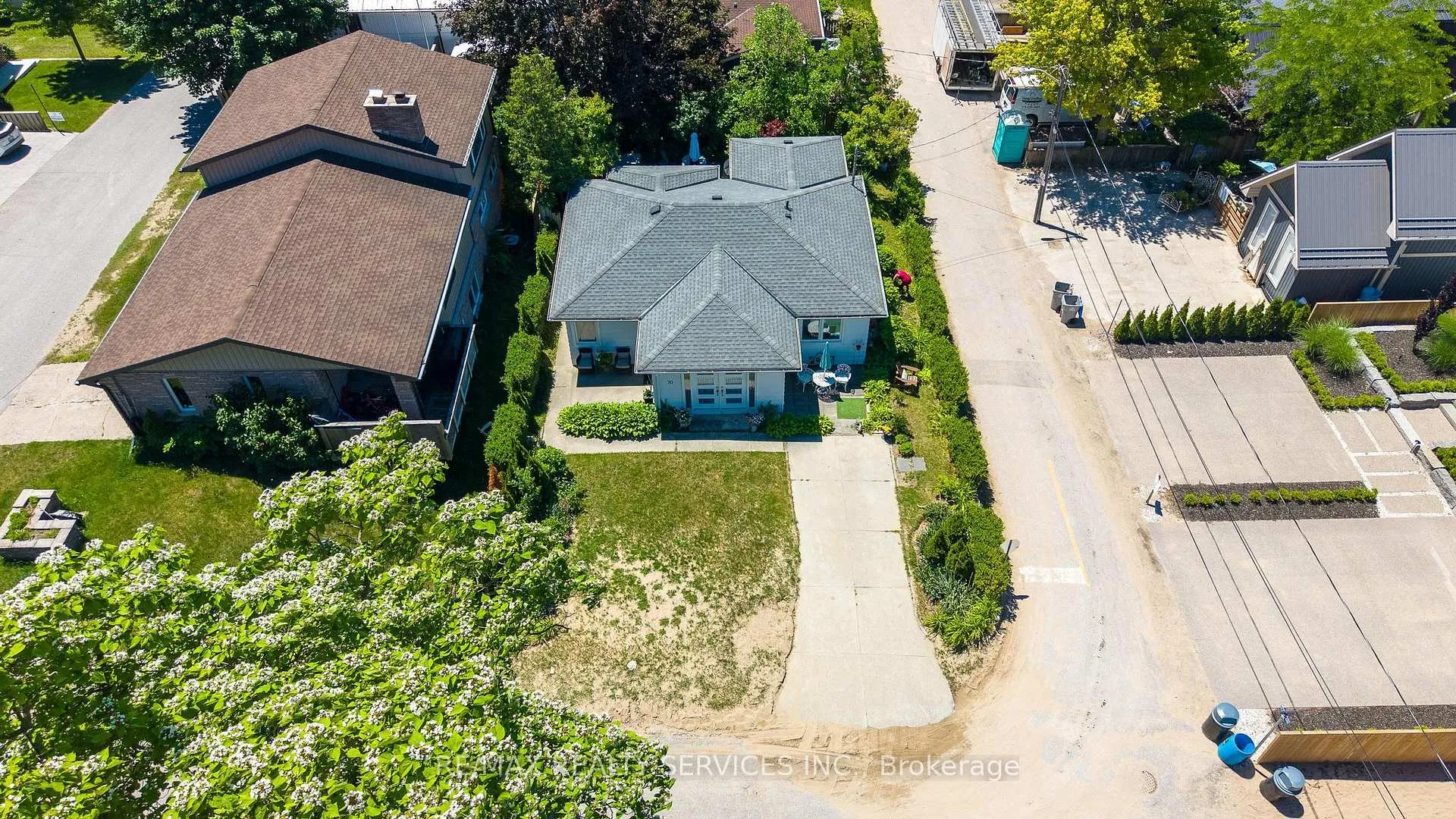 Photo 5 of 70 Oak Street, Lambton Shores, Grand Bend — HOMEH