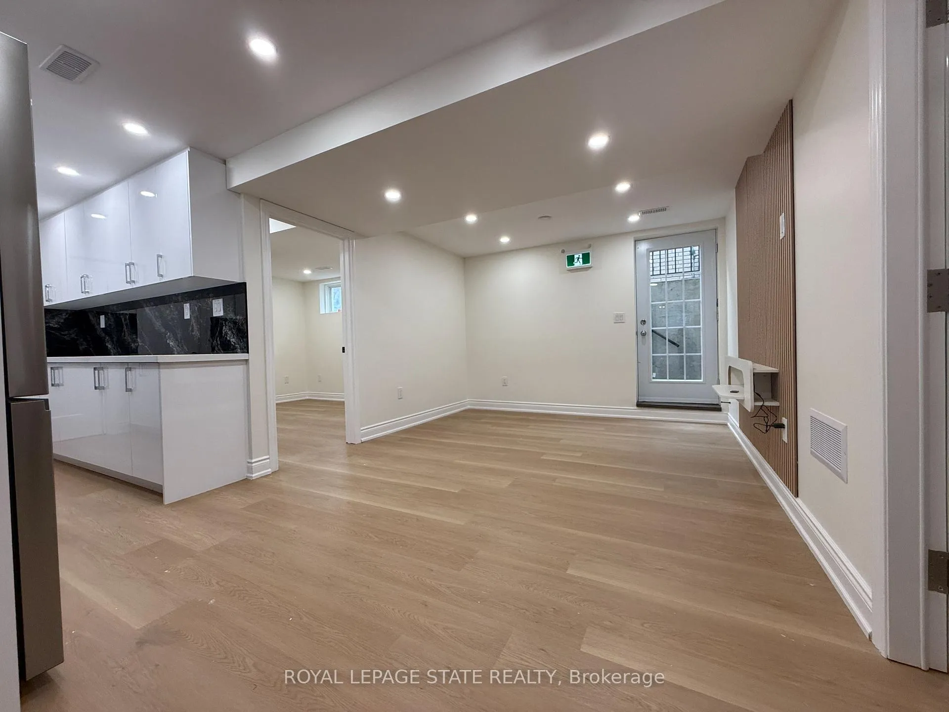 Photo 4 of Unit LOWER UNIT, 4 Waterside Drive, Hamilton, Winona Park — HOMEH