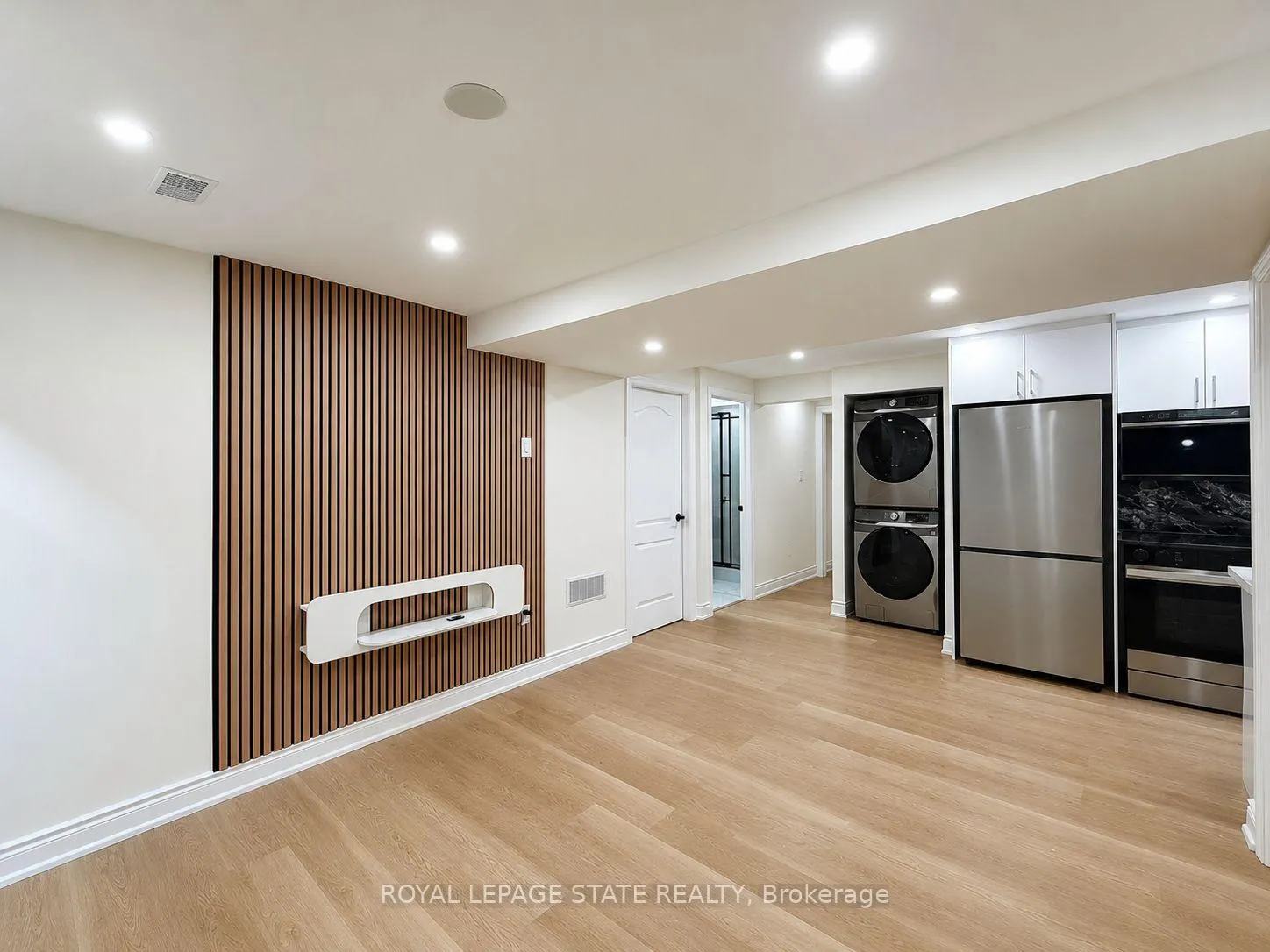 Photo 5 of Unit LOWER UNIT, 4 Waterside Drive, Hamilton, Winona Park — HOMEH