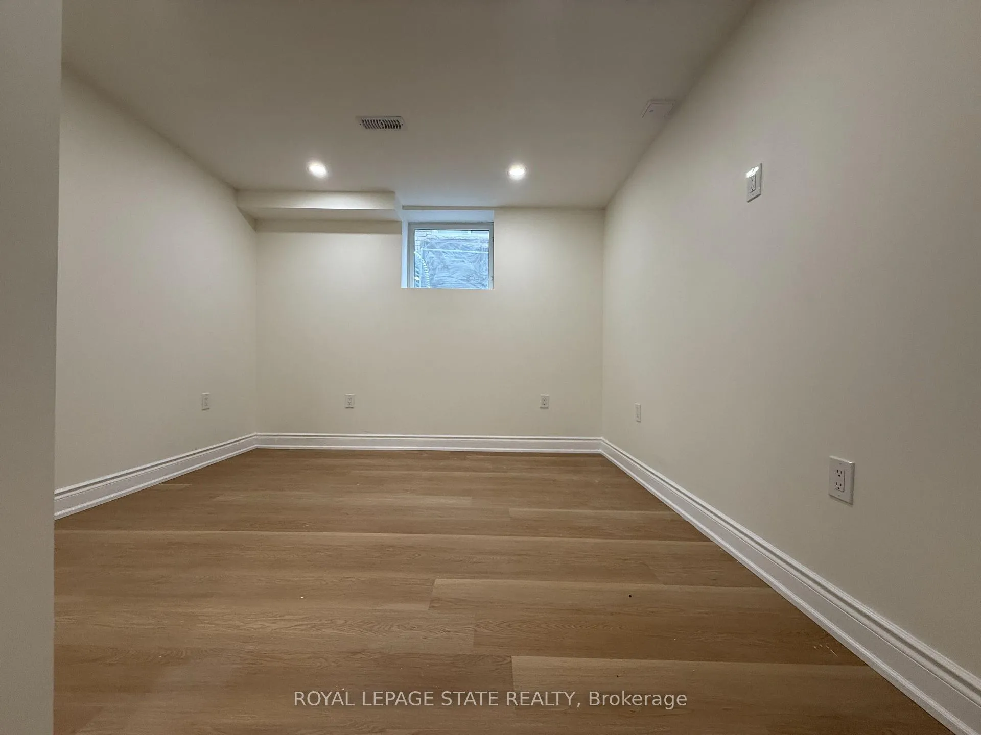 Photo 12 of Unit LOWER UNIT, 4 Waterside Drive, Hamilton, Winona Park — HOMEH