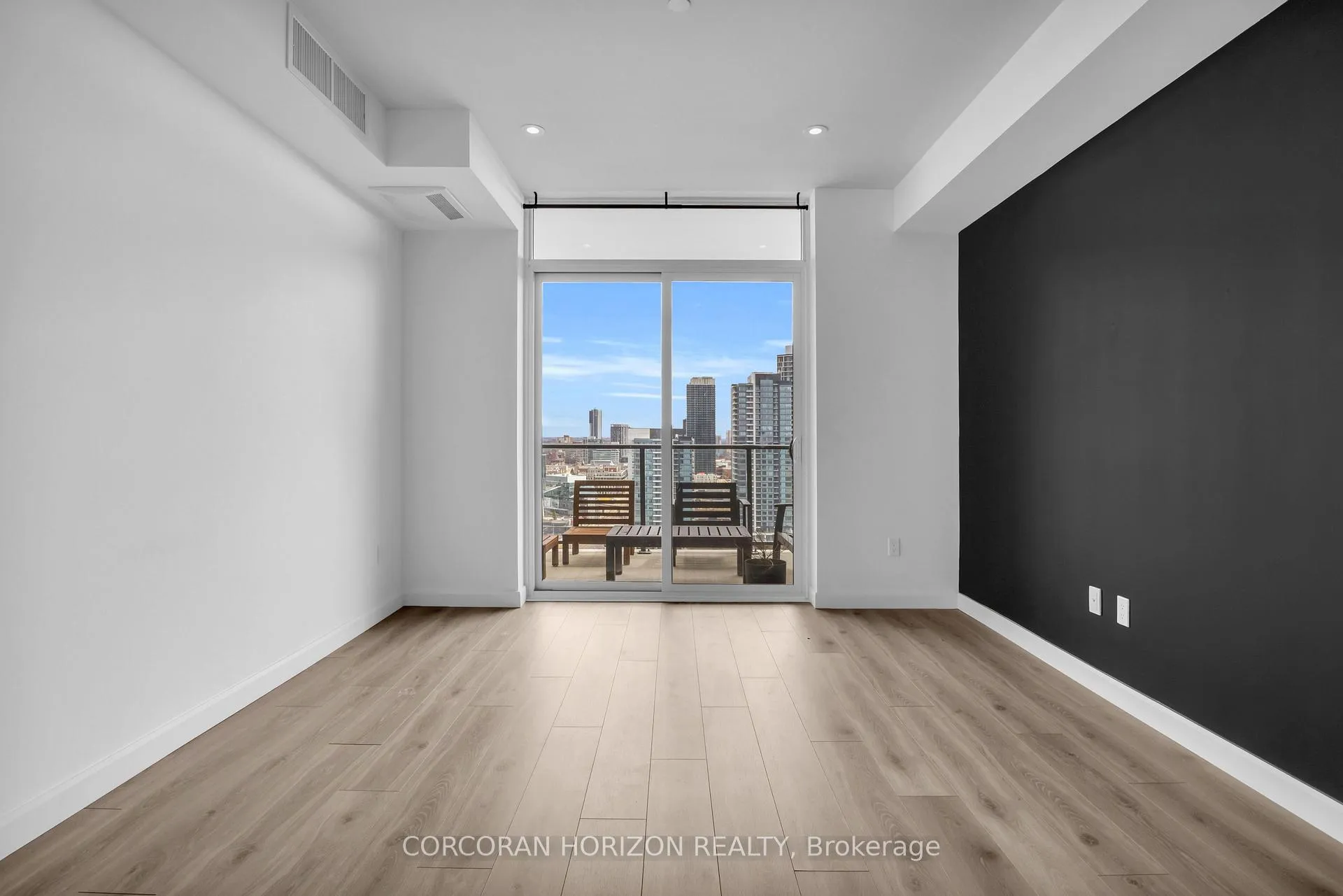 Photo 10 of Unit 1708, 741 King Street W, Kitchener — HOMEH