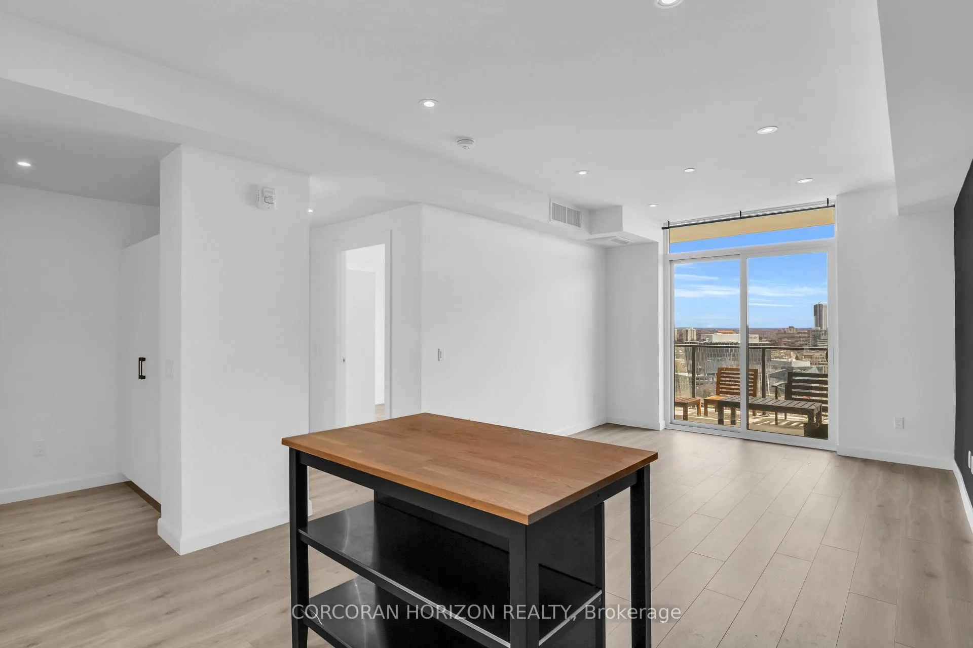 Photo 14 of Unit 1708, 741 King Street W, Kitchener — HOMEH