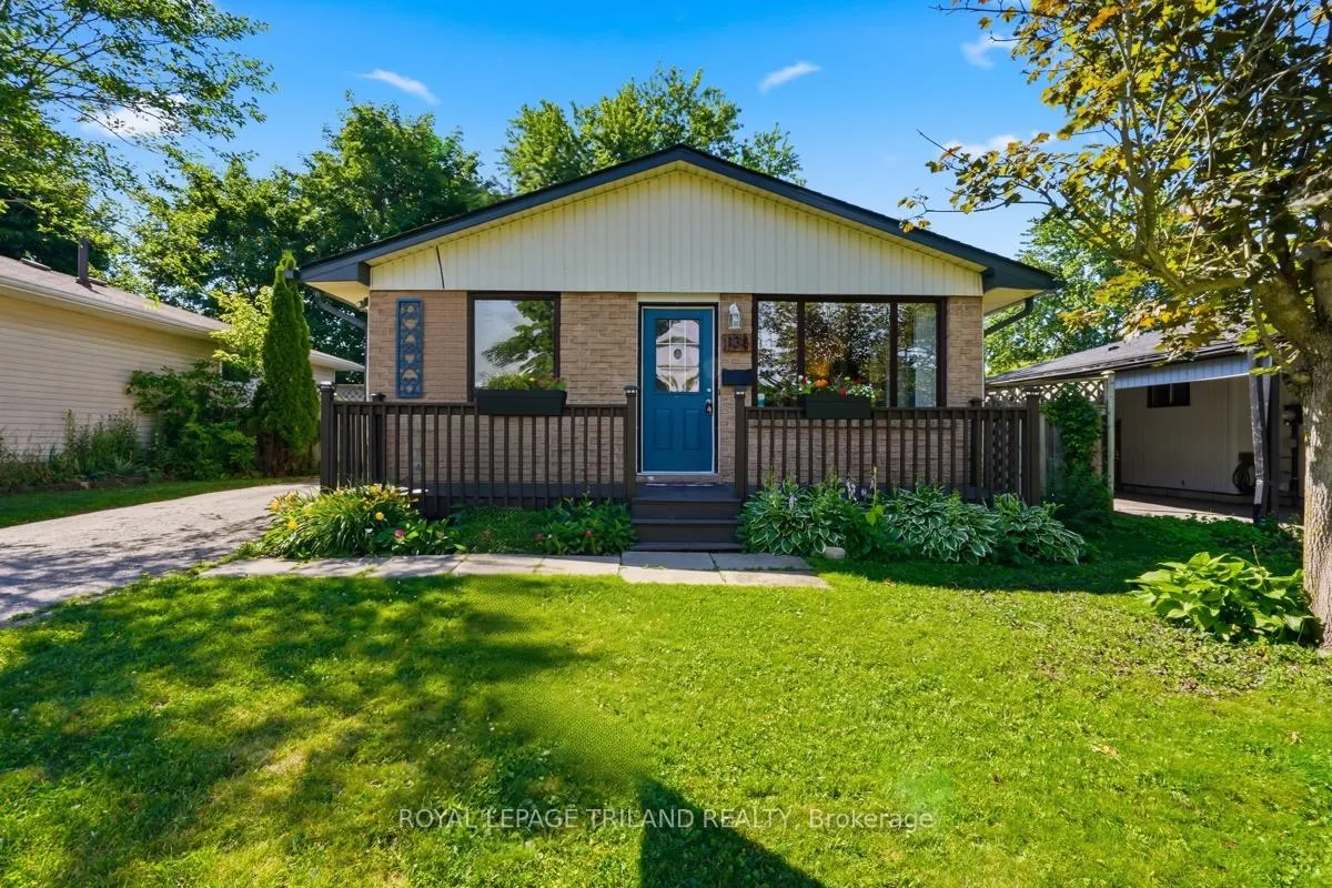 Front of 138 Fennell Crescent