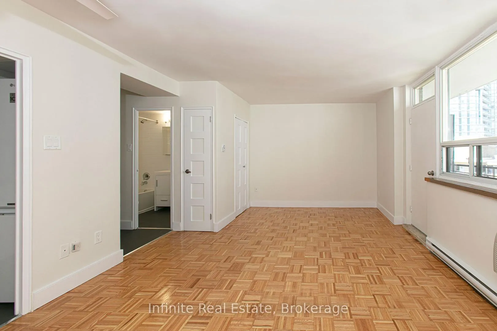 Photo 5 of Unit 607, 55 Isabella Street, Toronto, Church-Yonge Corridor — HOMEH