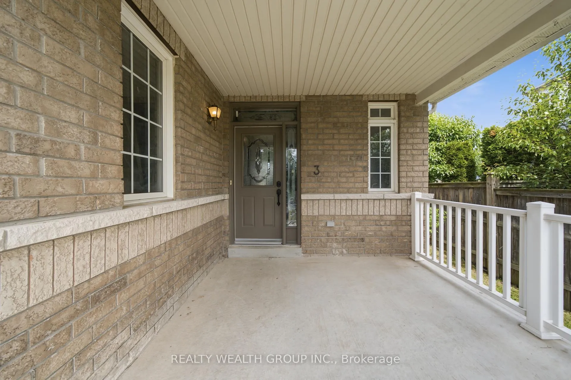 Photo 4 of 3 Queensplate Drive, Scugog, Port Perry — HOMEH