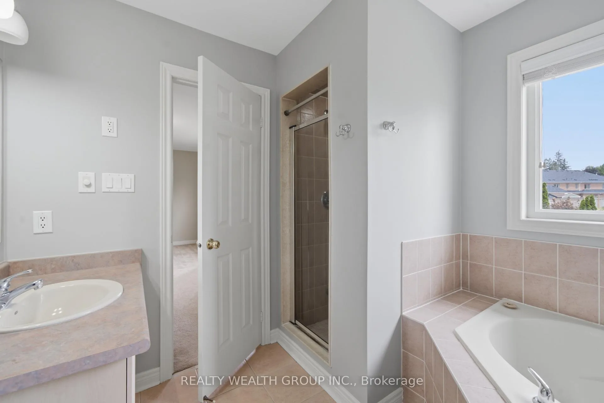 Photo 32 of 3 Queensplate Drive, Scugog, Port Perry — HOMEH