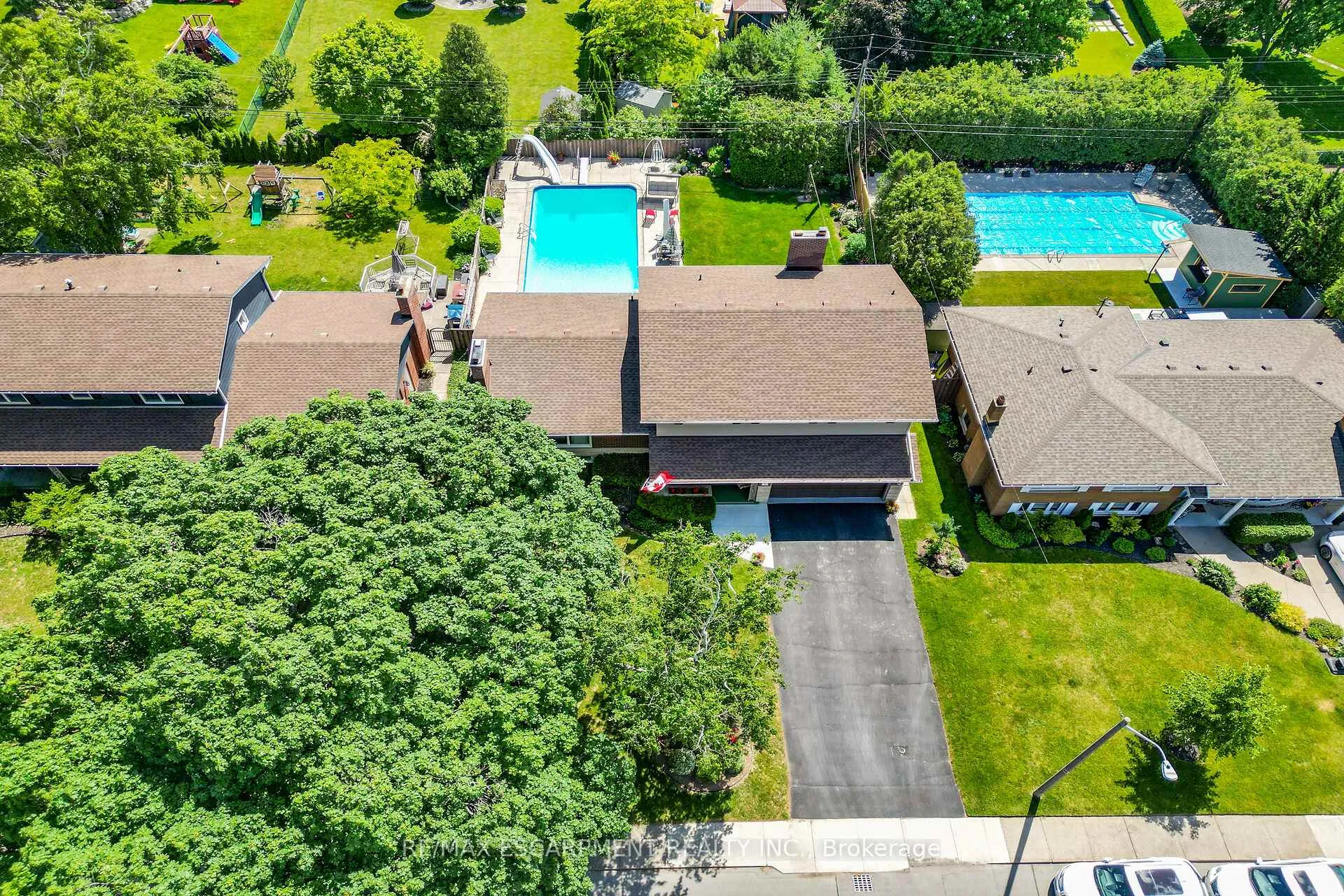 Photo 2 of 99 Elmhurst Drive, Hamilton, Sherwood — HOMEH