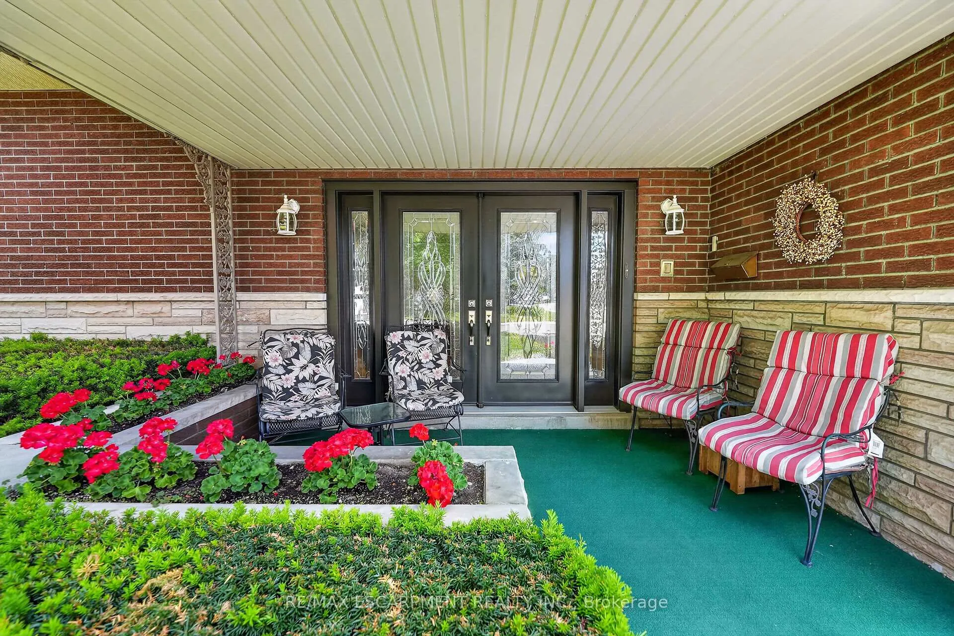 Photo 5 of 99 Elmhurst Drive, Hamilton, Sherwood — HOMEH