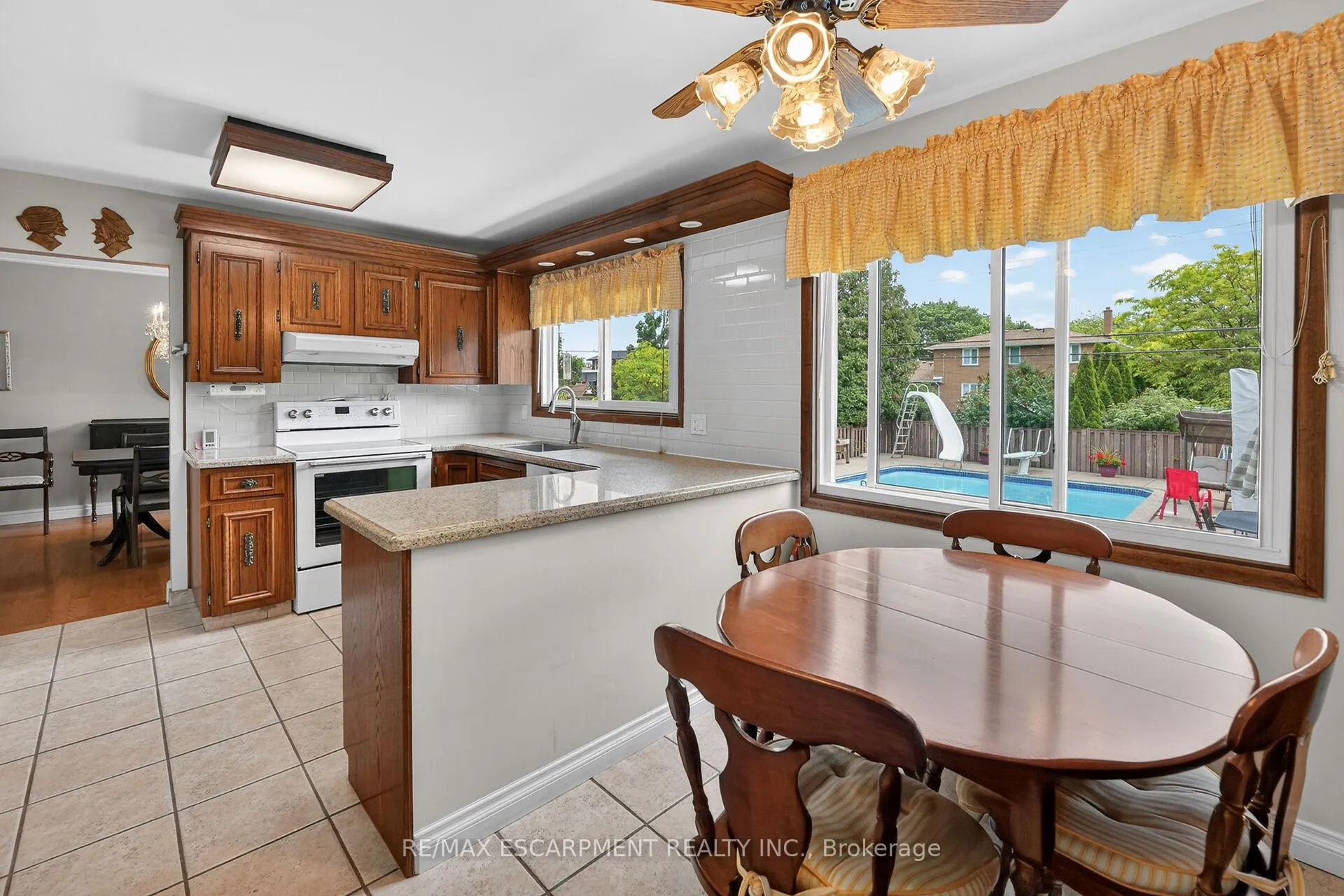 Photo 14 of 99 Elmhurst Drive, Hamilton, Sherwood — HOMEH
