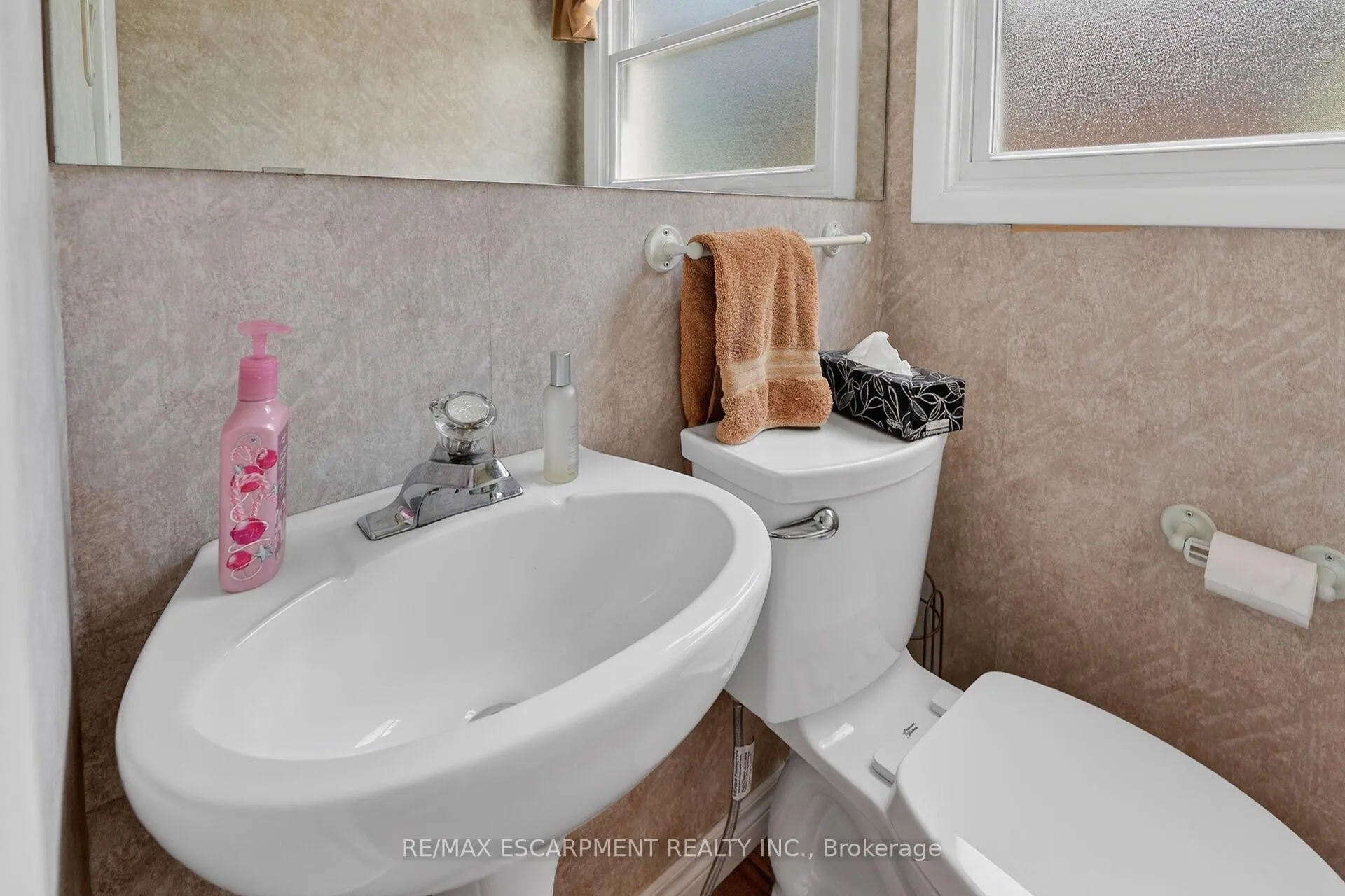 Photo 20 of 99 Elmhurst Drive, Hamilton, Sherwood — HOMEH