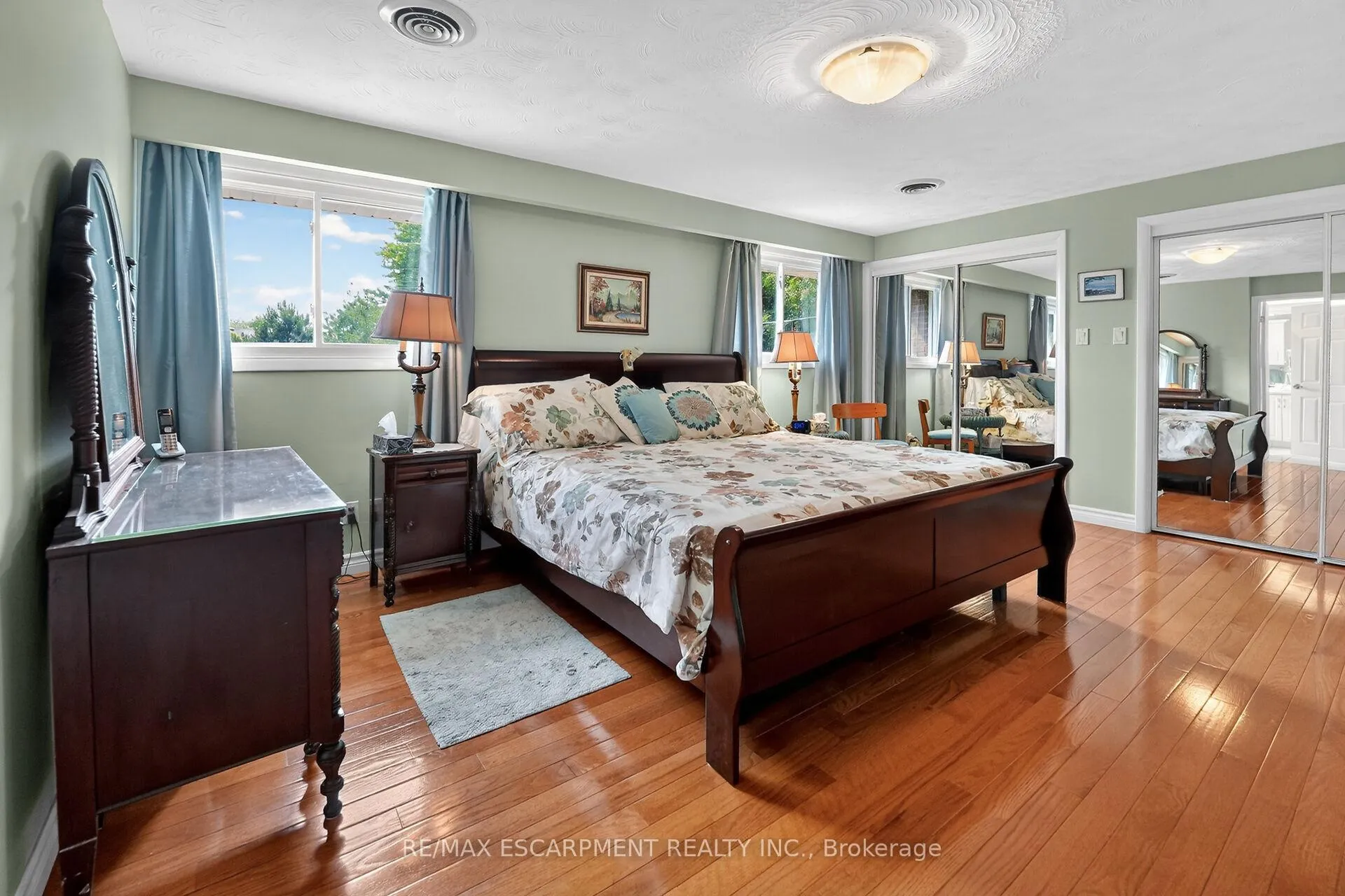 Photo 21 of 99 Elmhurst Drive, Hamilton, Sherwood — HOMEH