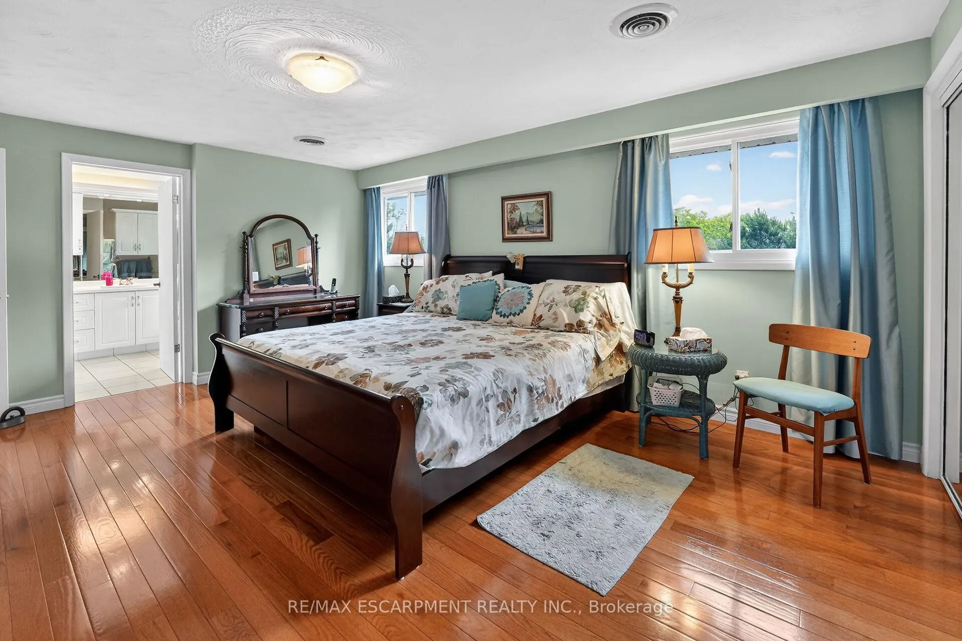 Photo 22 of 99 Elmhurst Drive, Hamilton, Sherwood — HOMEH