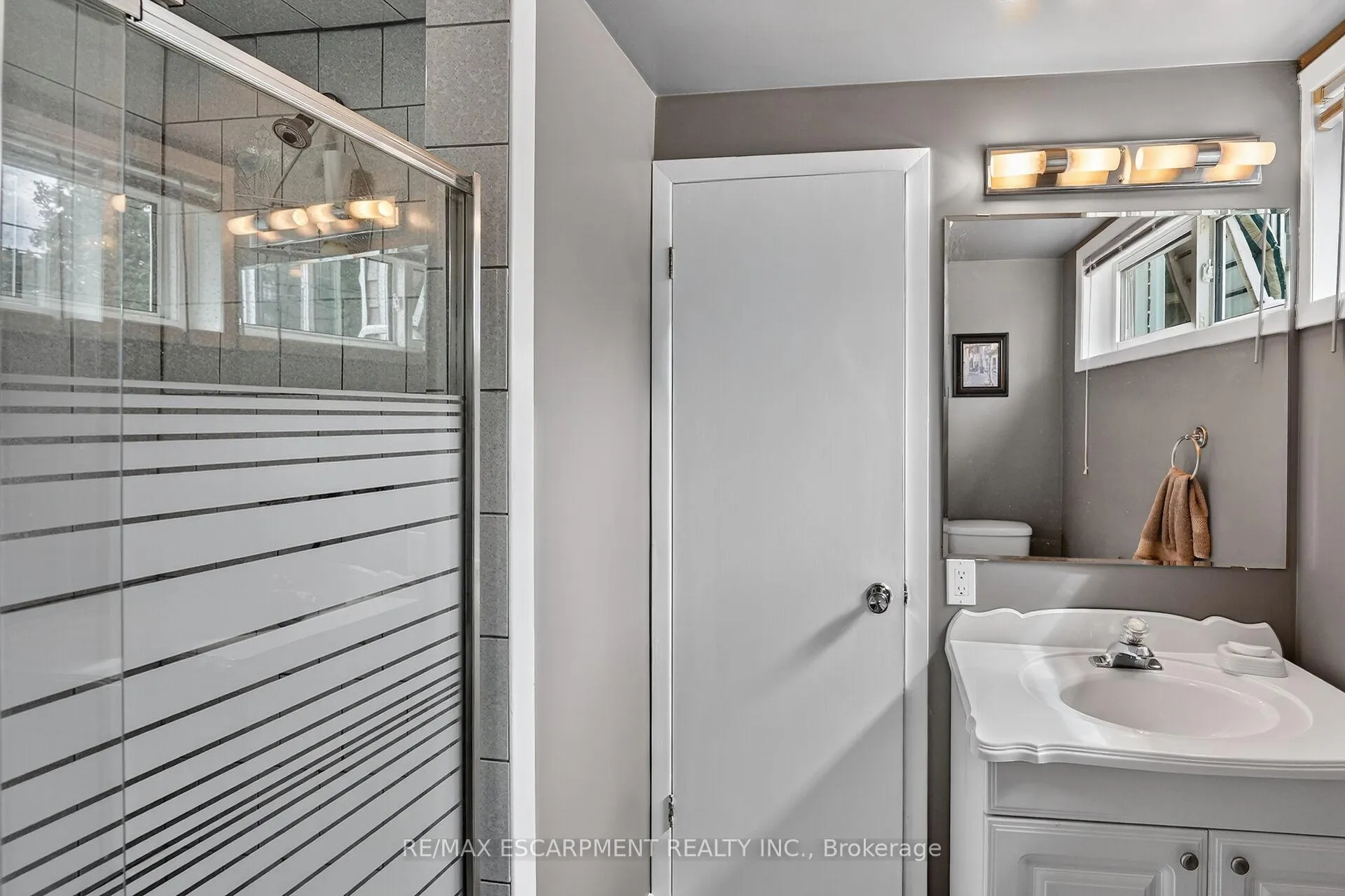 Photo 35 of 99 Elmhurst Drive, Hamilton, Sherwood — HOMEH