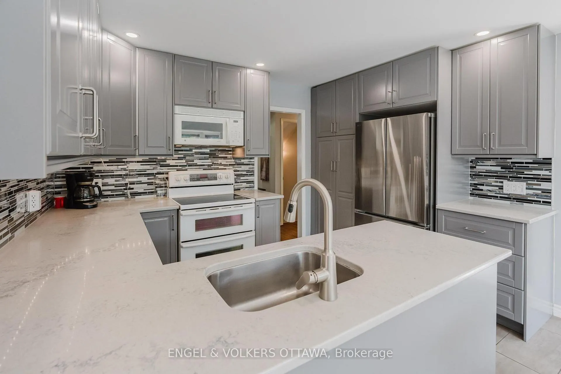 Photo 8 of 30 Huntings End Avenue, Ottawa, Kanata - Bridlewood — HOMEH