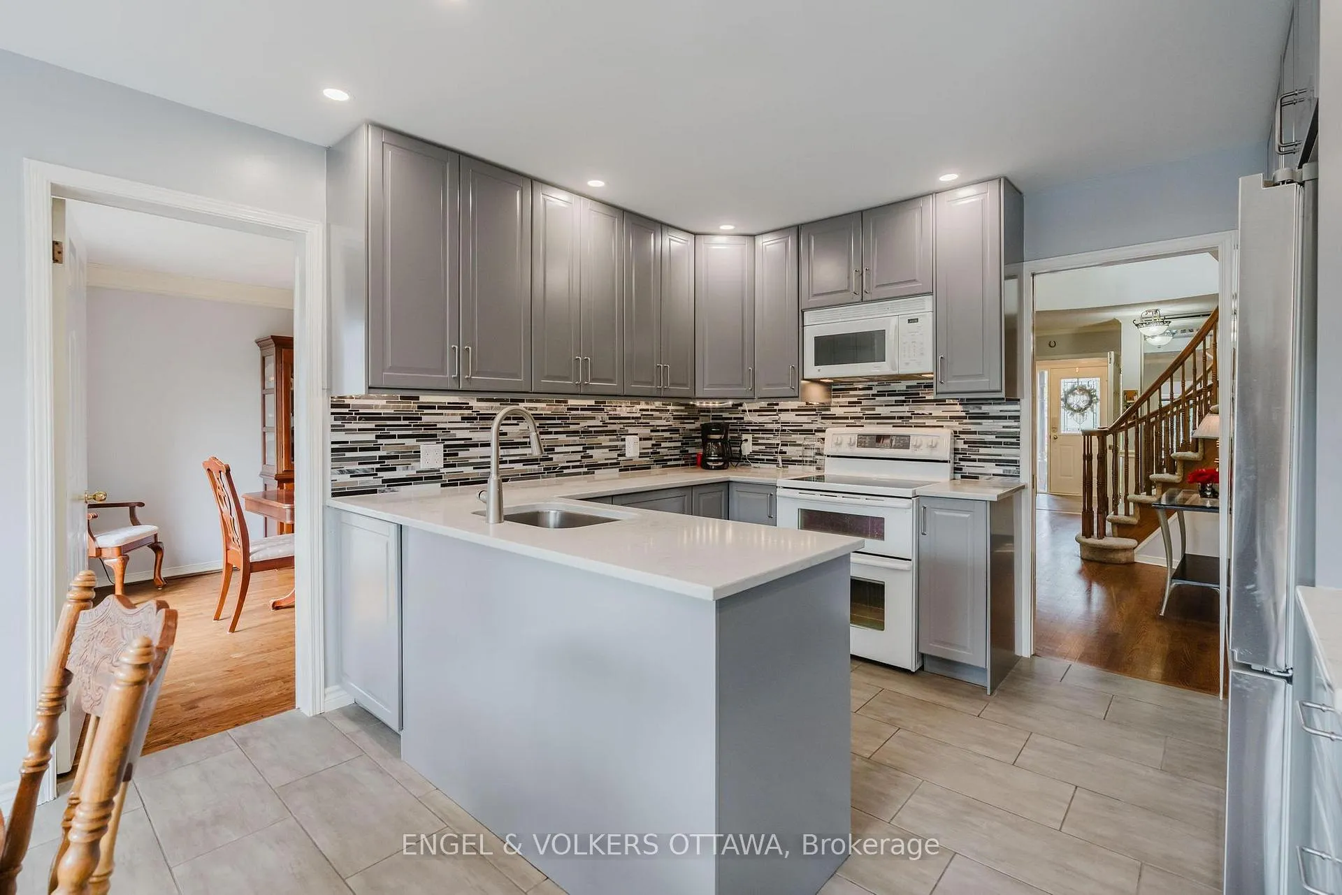 Photo 9 of 30 Huntings End Avenue, Ottawa, Kanata - Bridlewood — HOMEH