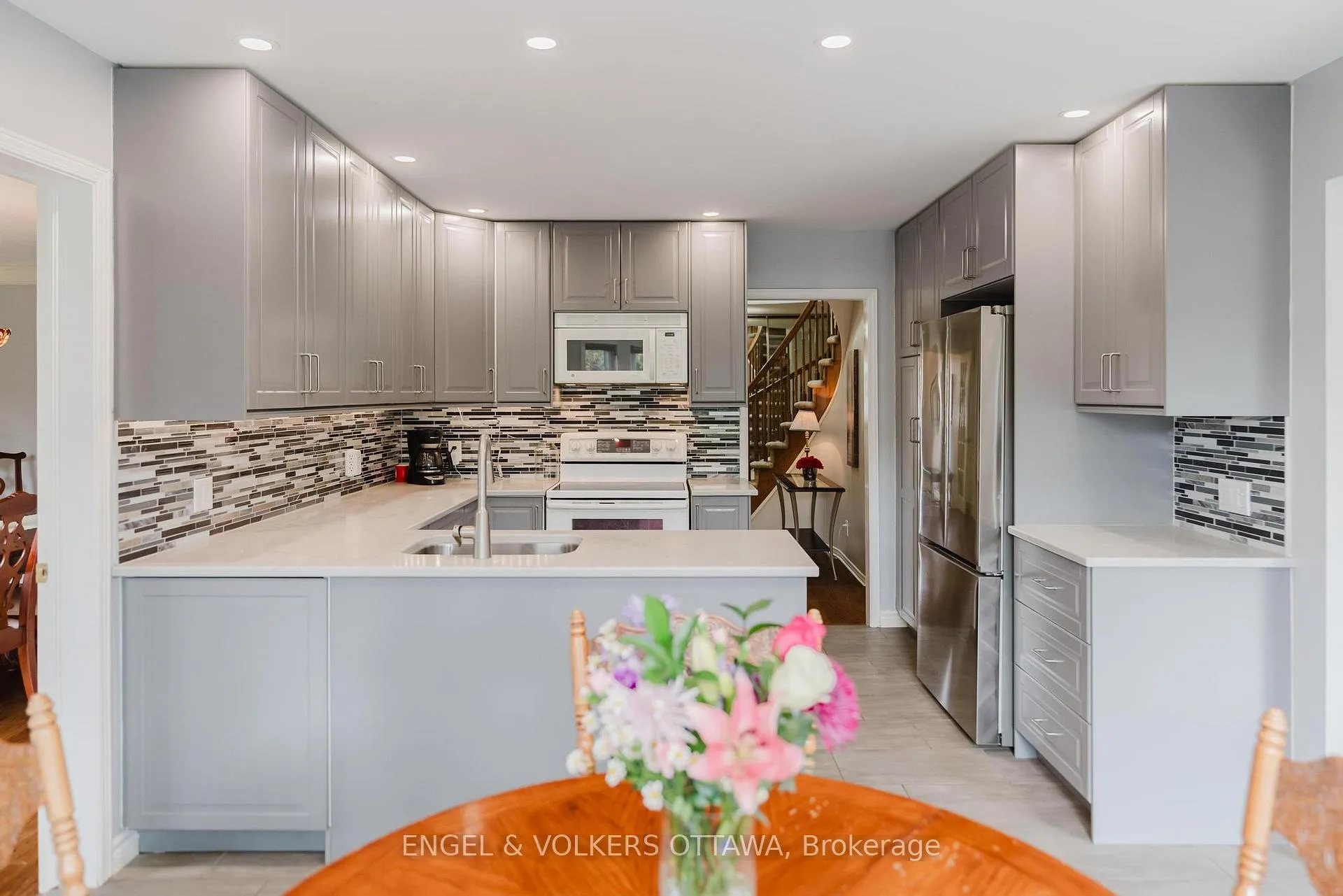 Photo 10 of 30 Huntings End Avenue, Ottawa, Kanata - Bridlewood — HOMEH