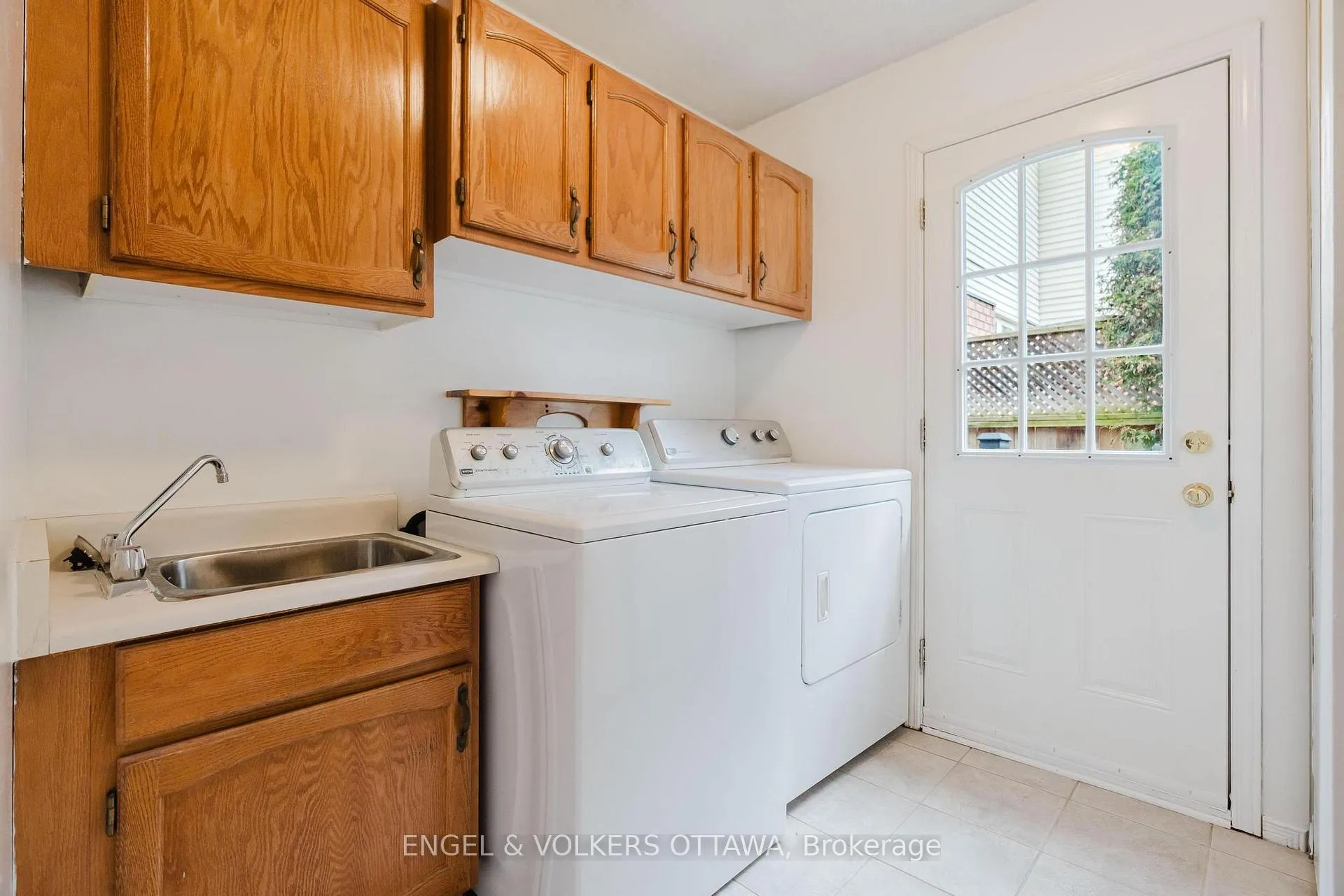 Photo 17 of 30 Huntings End Avenue, Ottawa, Kanata - Bridlewood — HOMEH