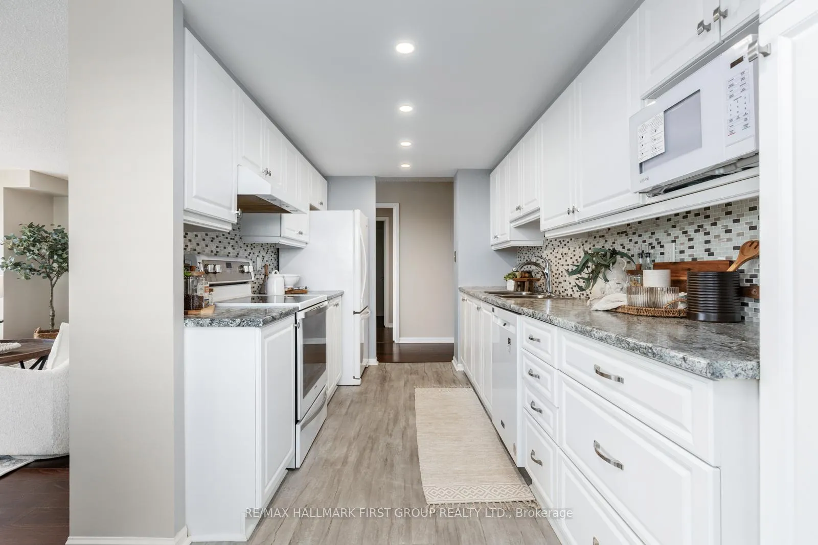 Photo 13 of Unit 1002, 712 Rossland Road E, Whitby, Pringle Creek — HOMEH