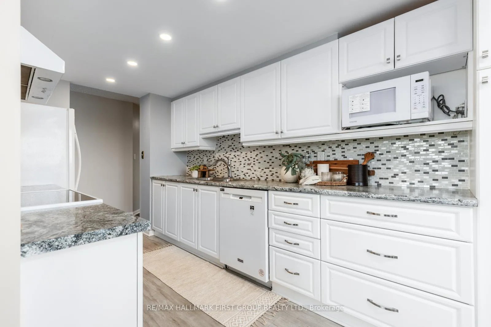 Photo 15 of Unit 1002, 712 Rossland Road E, Whitby, Pringle Creek — HOMEH
