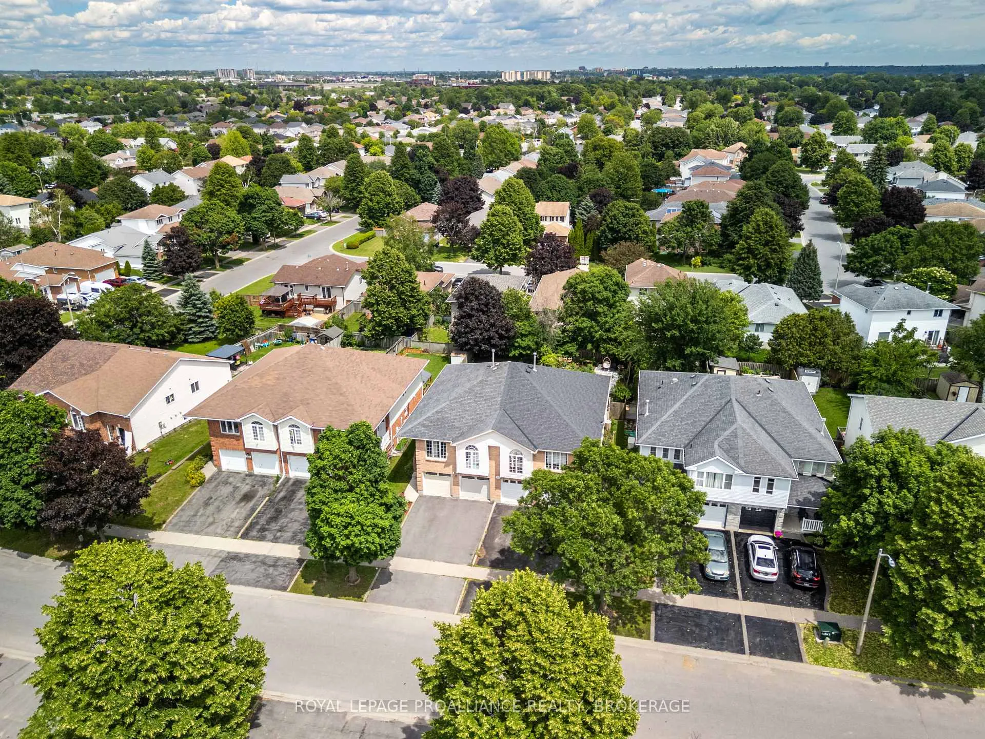 Photo 1 of 653 Barnsley Crescent, Kingston, City SouthWest — HOMEH