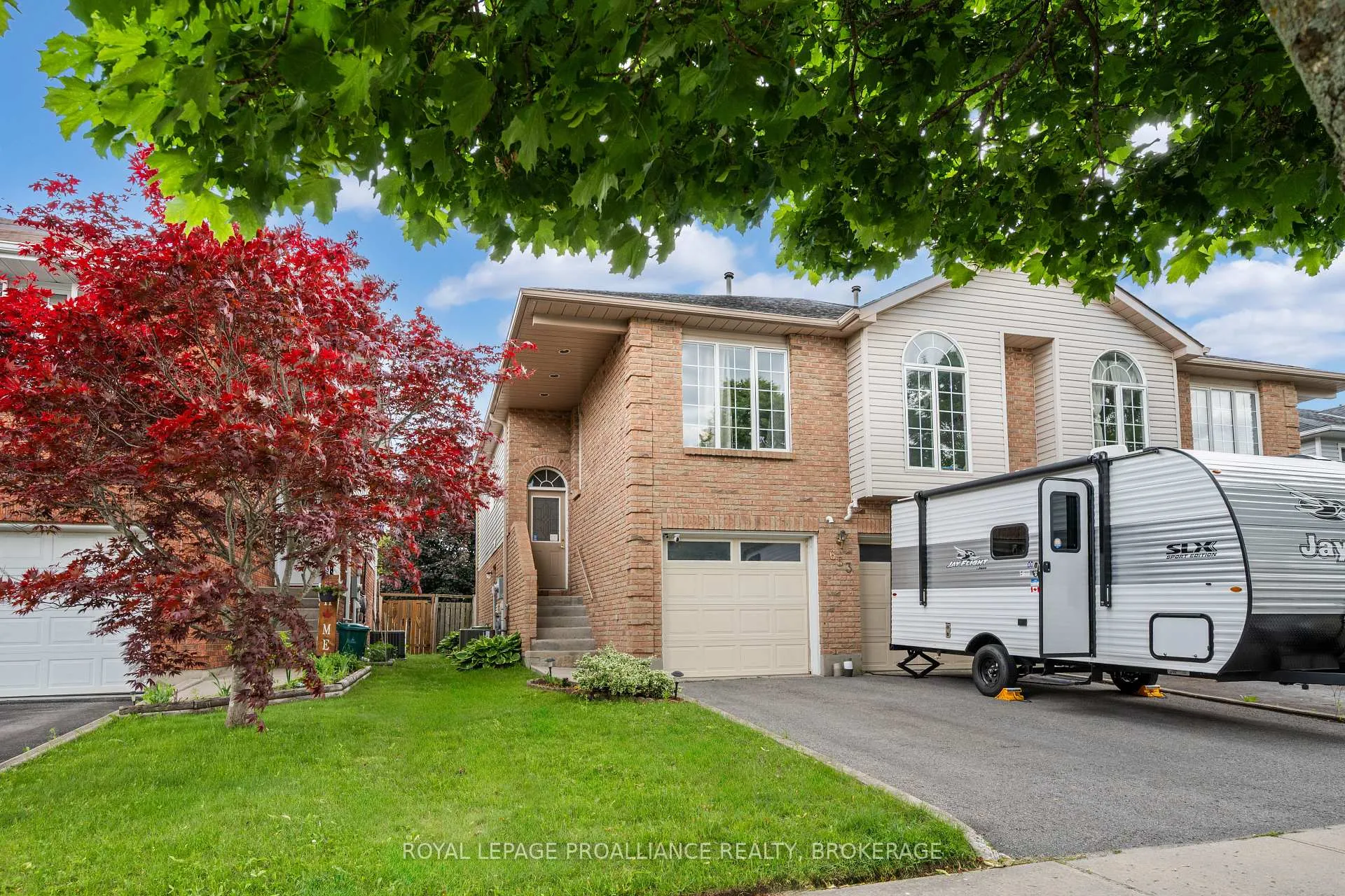 Photo 2 of 653 Barnsley Crescent, Kingston, City SouthWest — HOMEH