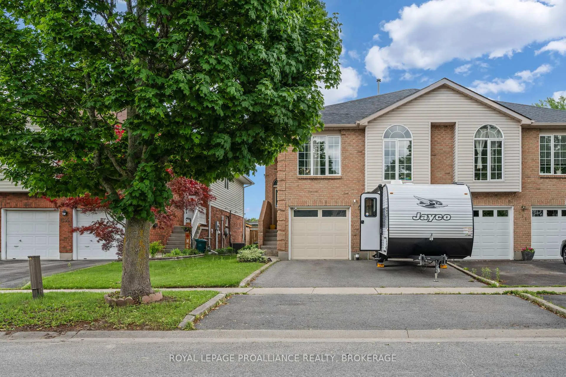 Photo 3 of 653 Barnsley Crescent, Kingston, City SouthWest — HOMEH