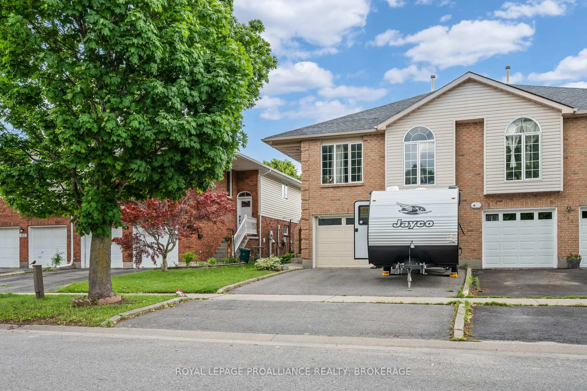 Photo 4 of 653 Barnsley Crescent, Kingston, City SouthWest — HOMEH