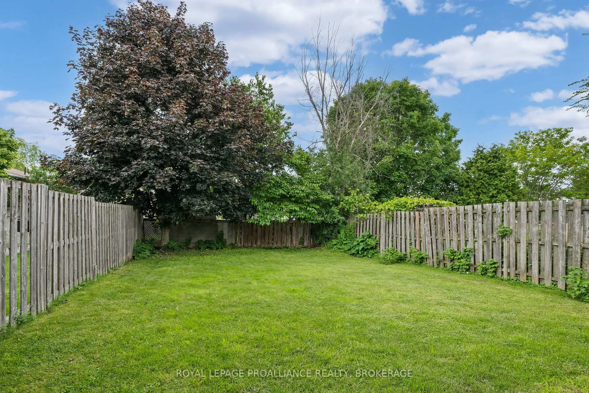 Photo 5 of 653 Barnsley Crescent, Kingston, City SouthWest — HOMEH