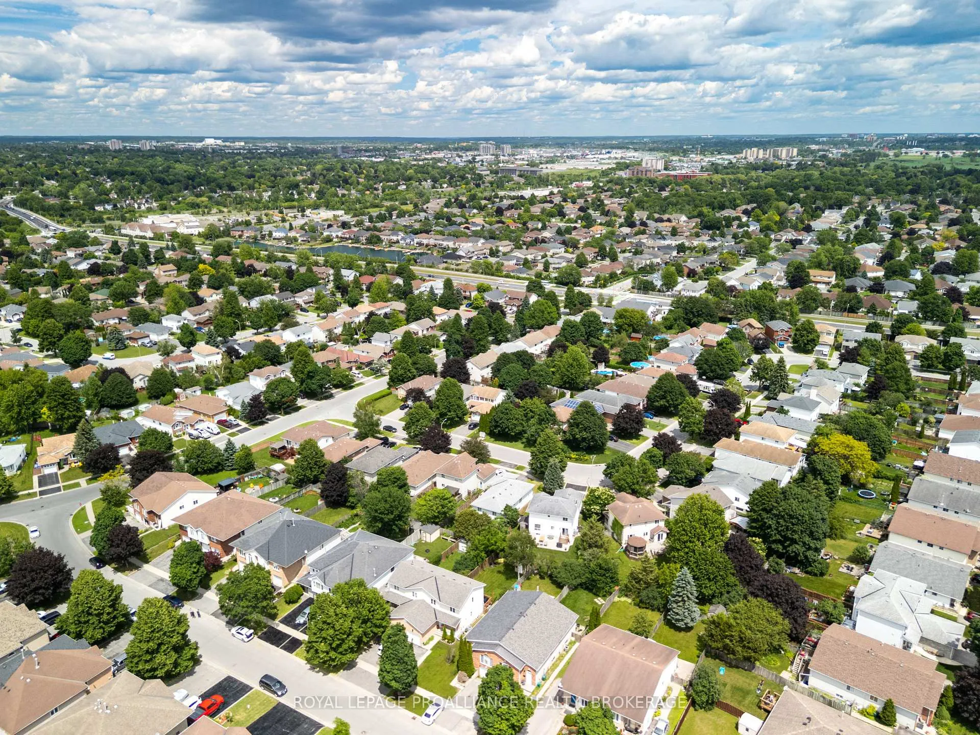 Photo 9 of 653 Barnsley Crescent, Kingston, City SouthWest — HOMEH