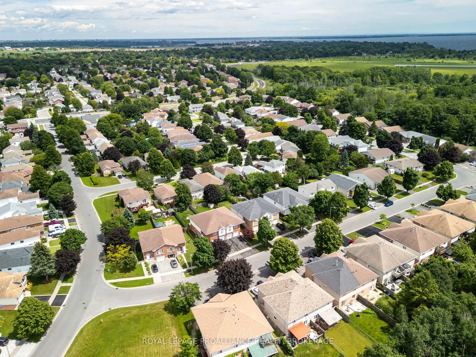 Photo 12 of 653 Barnsley Crescent, Kingston, City SouthWest — HOMEH