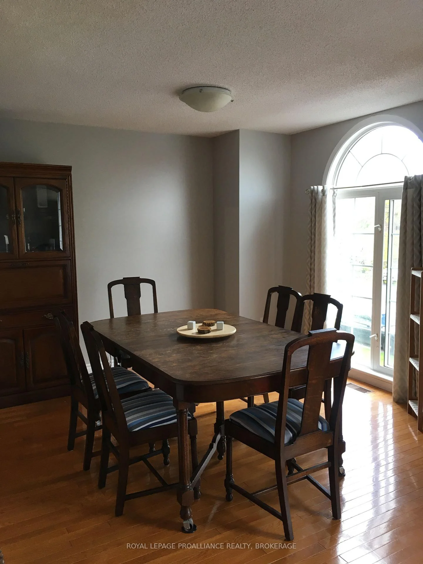 Photo 19 of 653 Barnsley Crescent, Kingston, City SouthWest — HOMEH