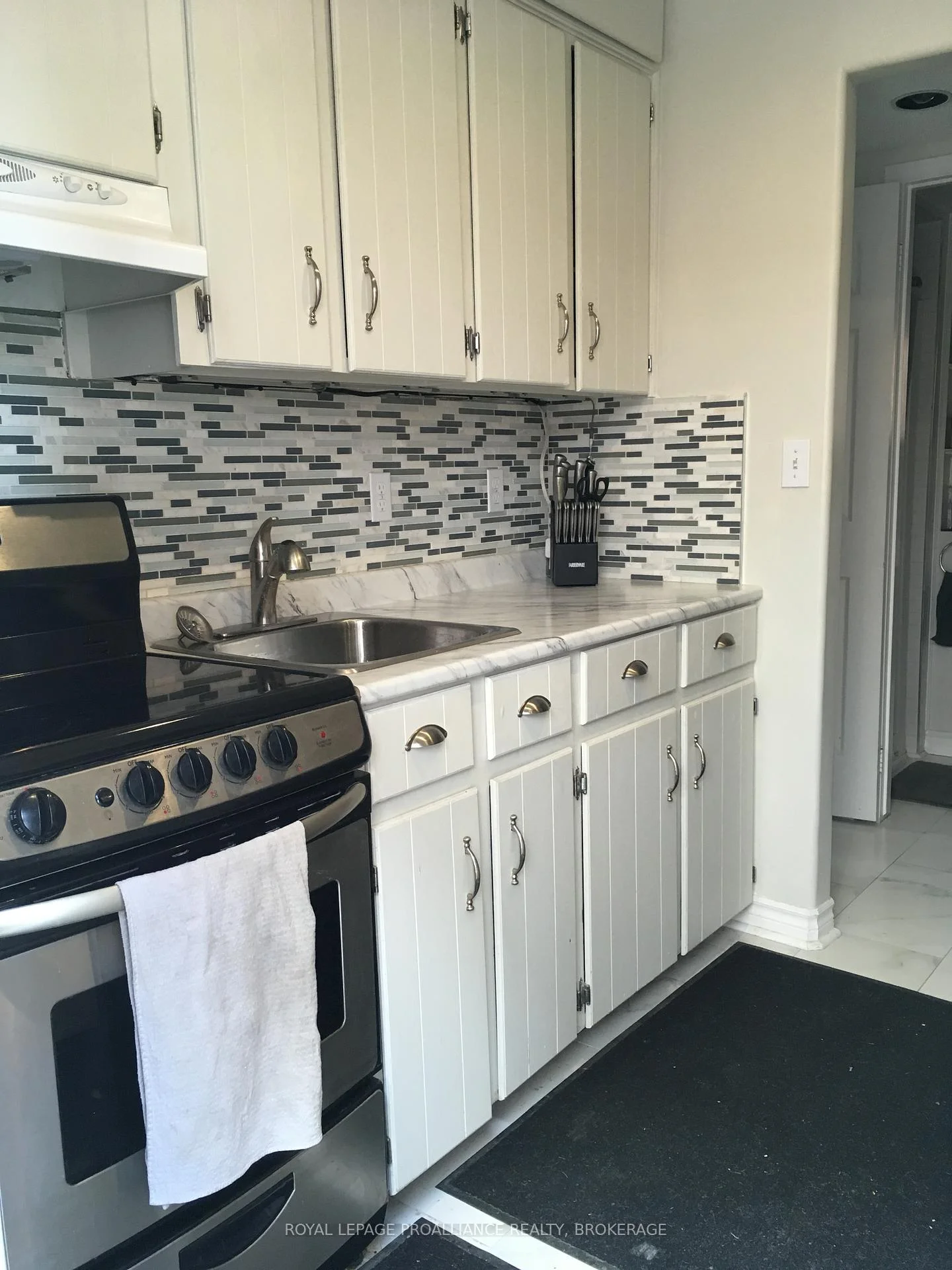 Photo 31 of 653 Barnsley Crescent, Kingston, City SouthWest — HOMEH