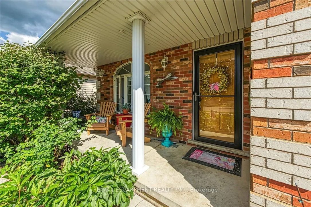Photo 4 of 64 Caledonia Avenue, Haldimand — HOMEH