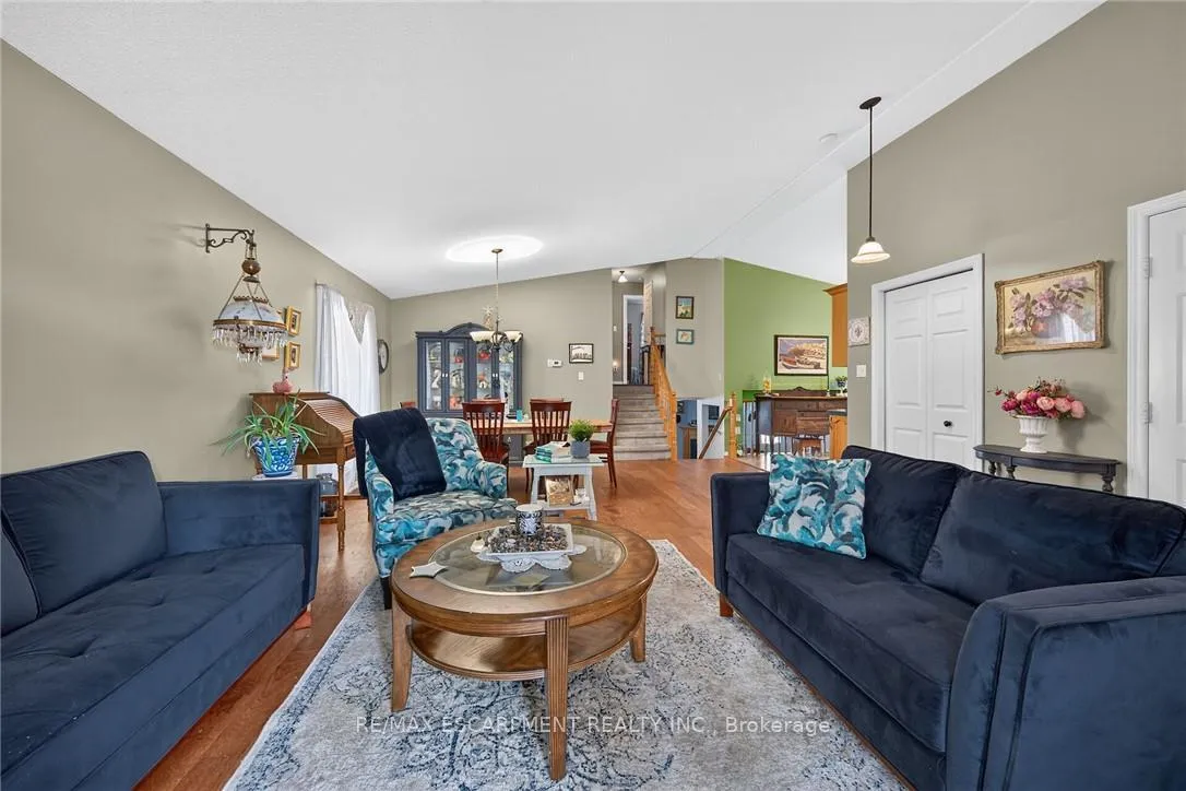 Photo 5 of 64 Caledonia Avenue, Haldimand — HOMEH
