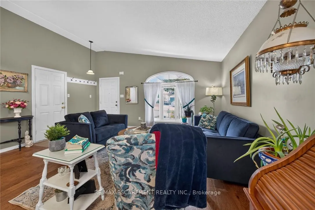 Photo 6 of 64 Caledonia Avenue, Haldimand — HOMEH