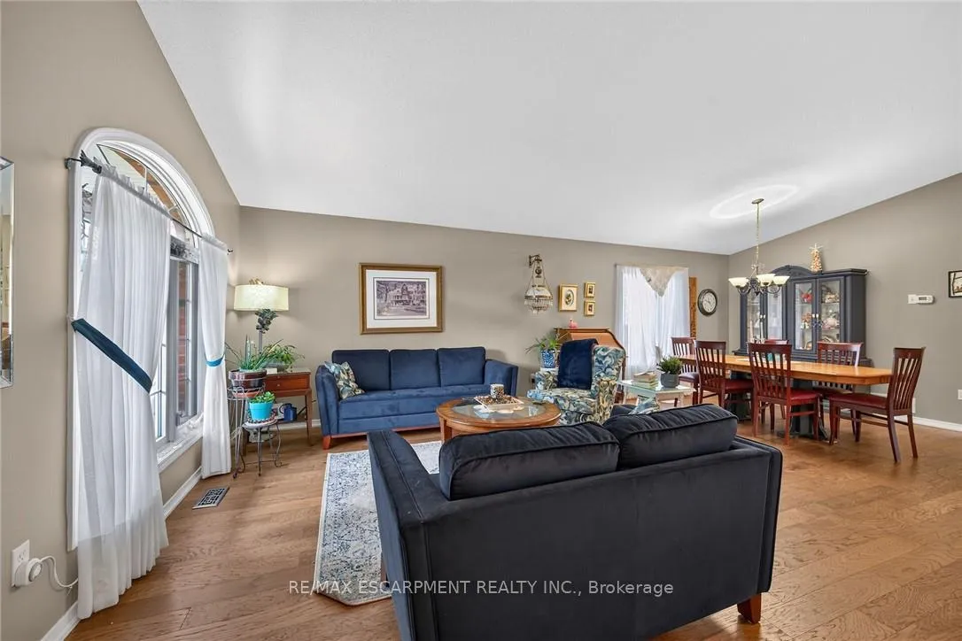 Photo 8 of 64 Caledonia Avenue, Haldimand — HOMEH