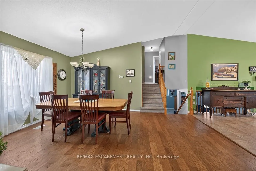 Photo 10 of 64 Caledonia Avenue, Haldimand — HOMEH