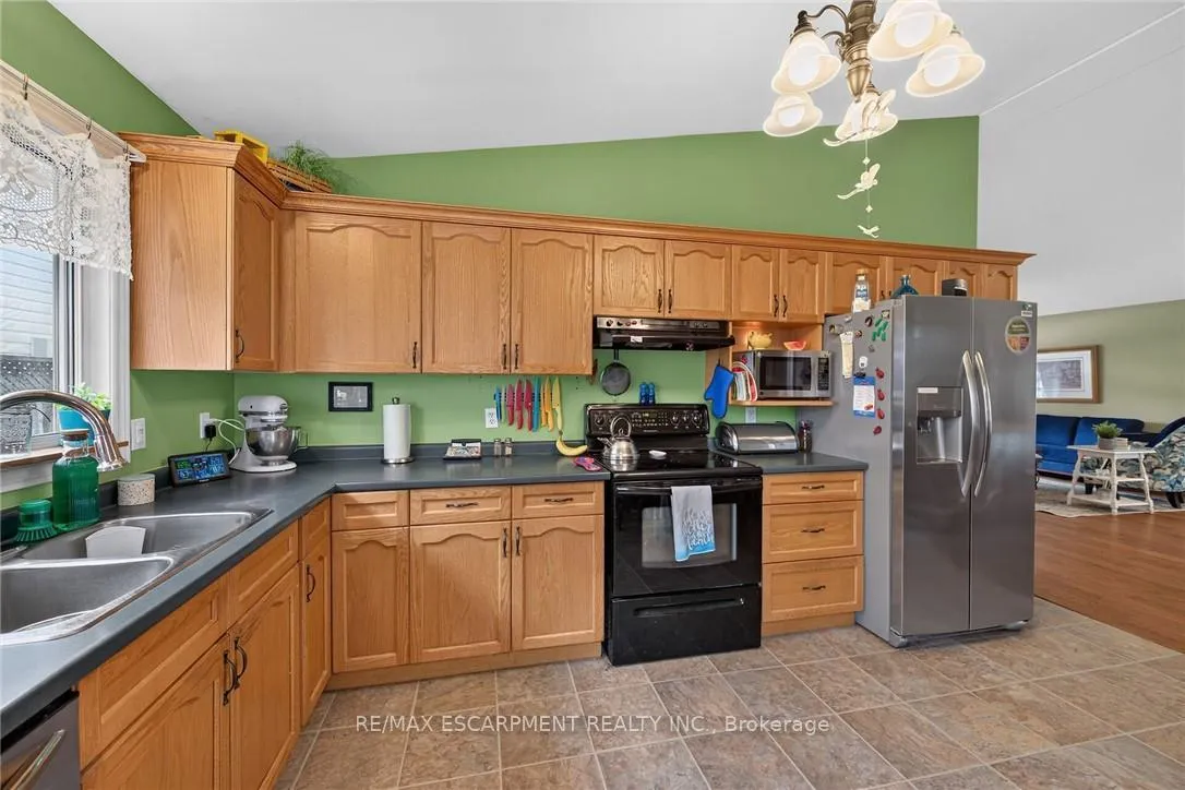 Photo 12 of 64 Caledonia Avenue, Haldimand — HOMEH