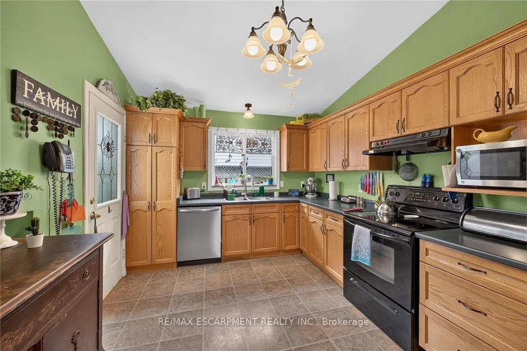 Photo 13 of 64 Caledonia Avenue, Haldimand — HOMEH