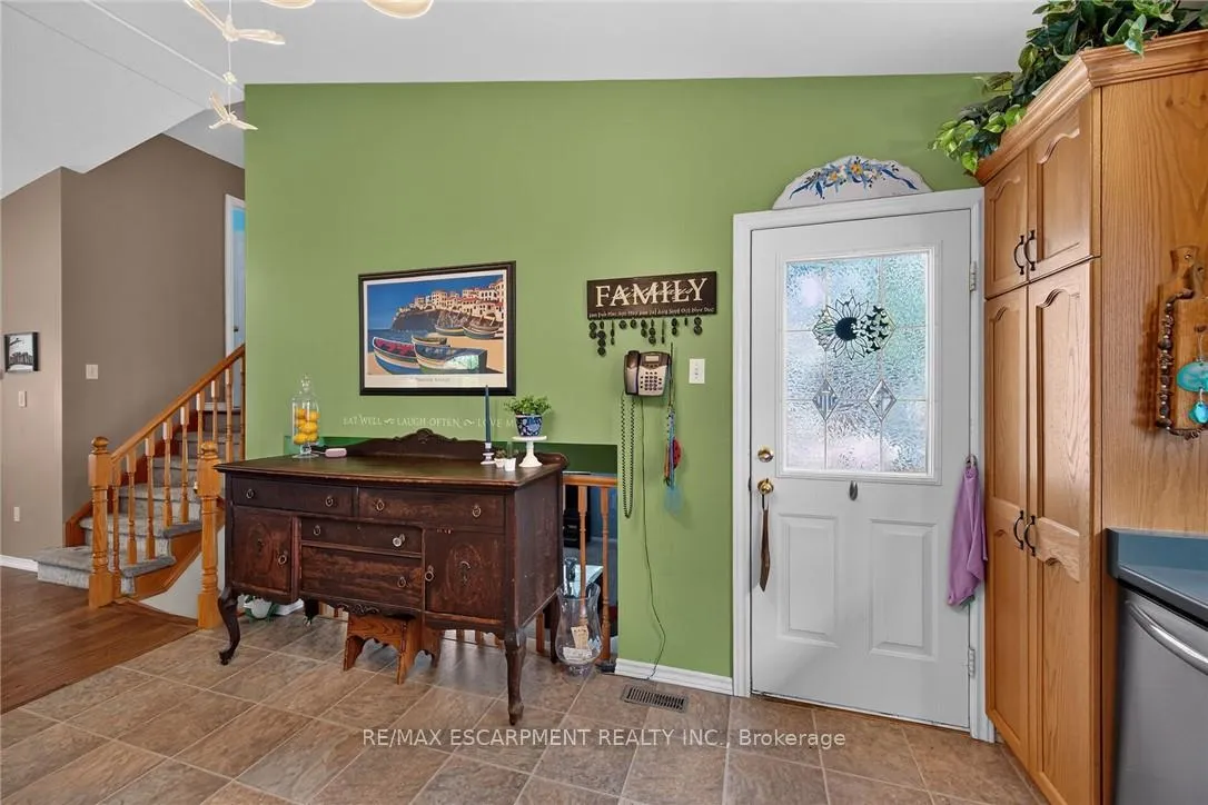 Photo 14 of 64 Caledonia Avenue, Haldimand — HOMEH