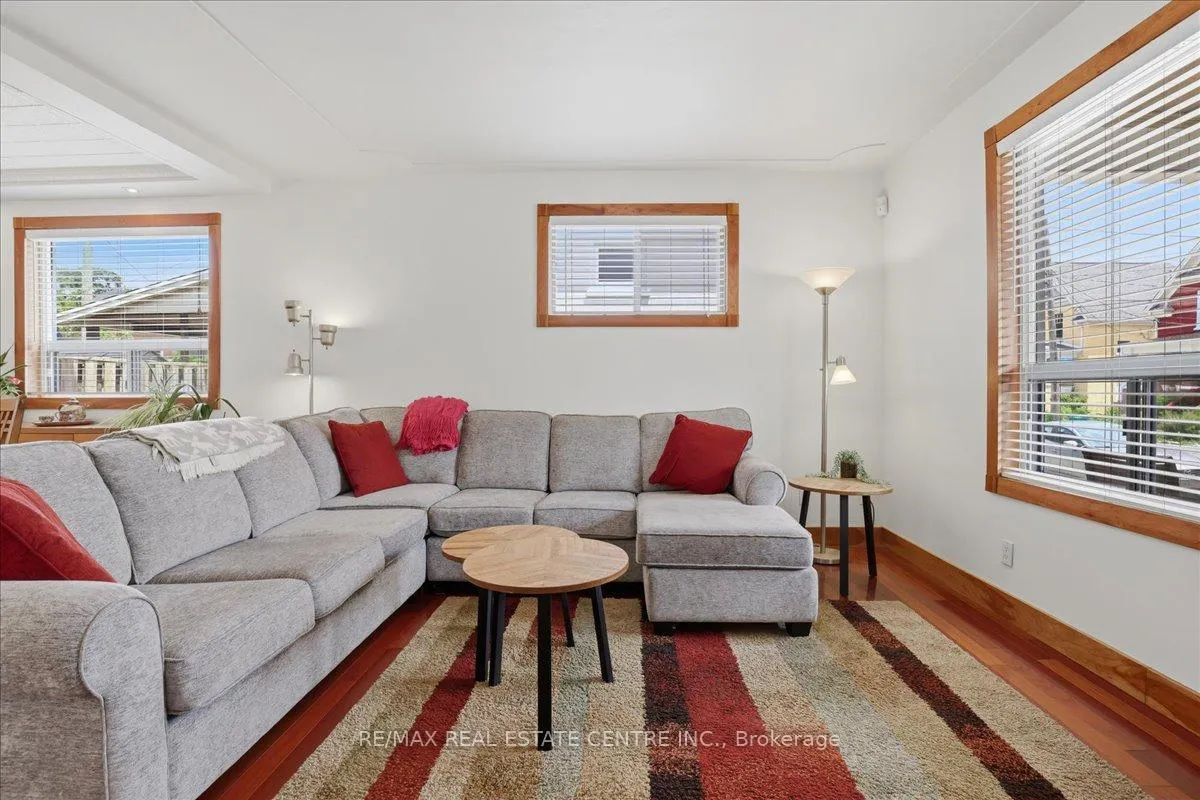 Photo 5 of 140 Peter Street, Kitchener — HOMEH
