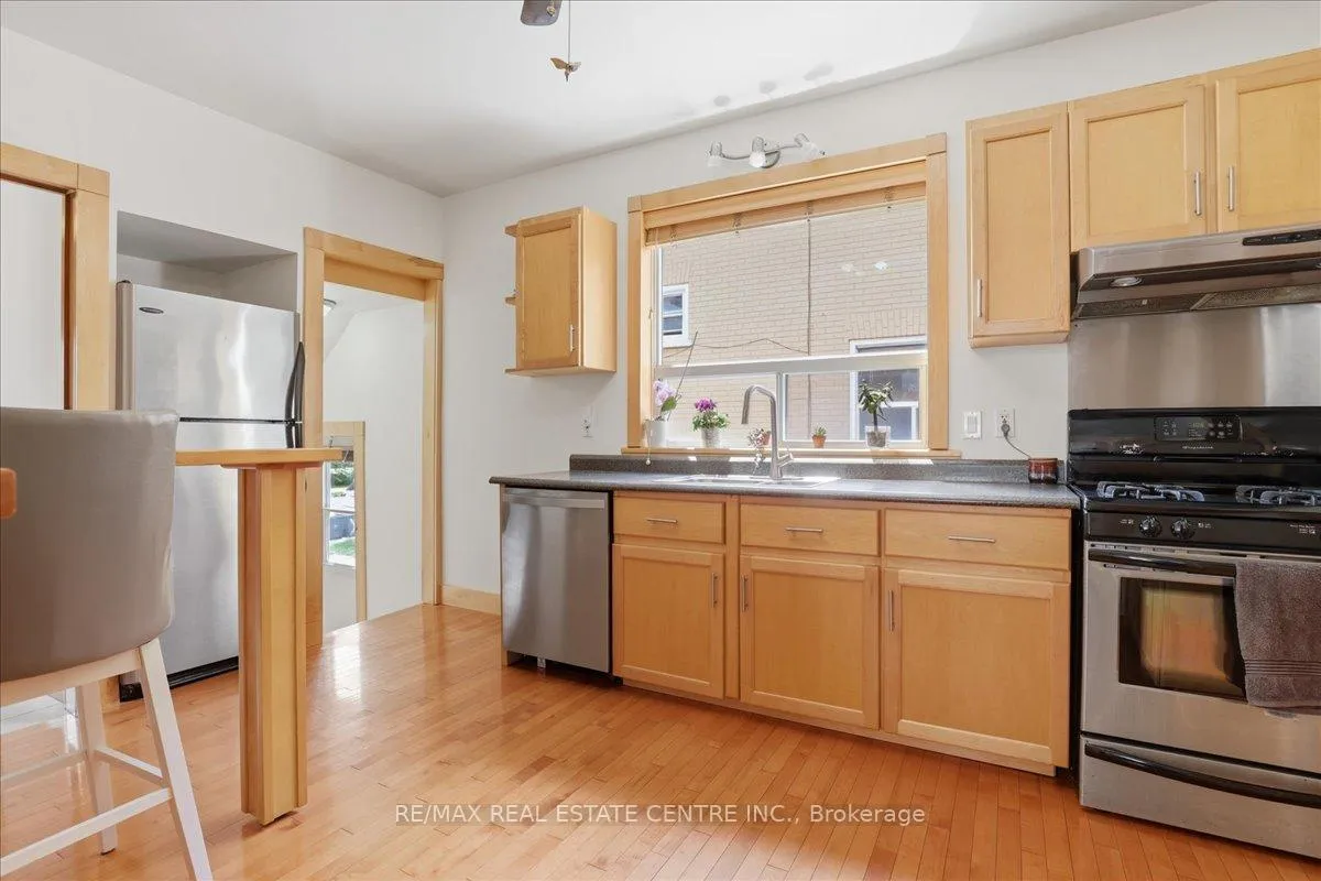 Photo 9 of 140 Peter Street, Kitchener — HOMEH