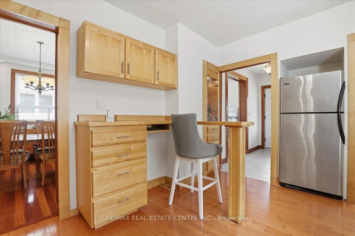 Photo 11 of 140 Peter Street, Kitchener — HOMEH