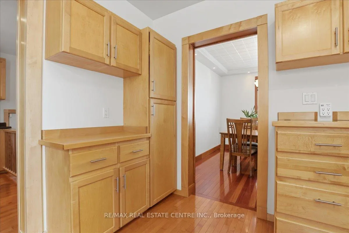 Photo 12 of 140 Peter Street, Kitchener — HOMEH