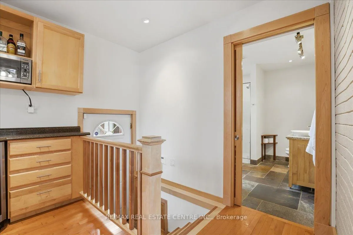 Photo 13 of 140 Peter Street, Kitchener — HOMEH